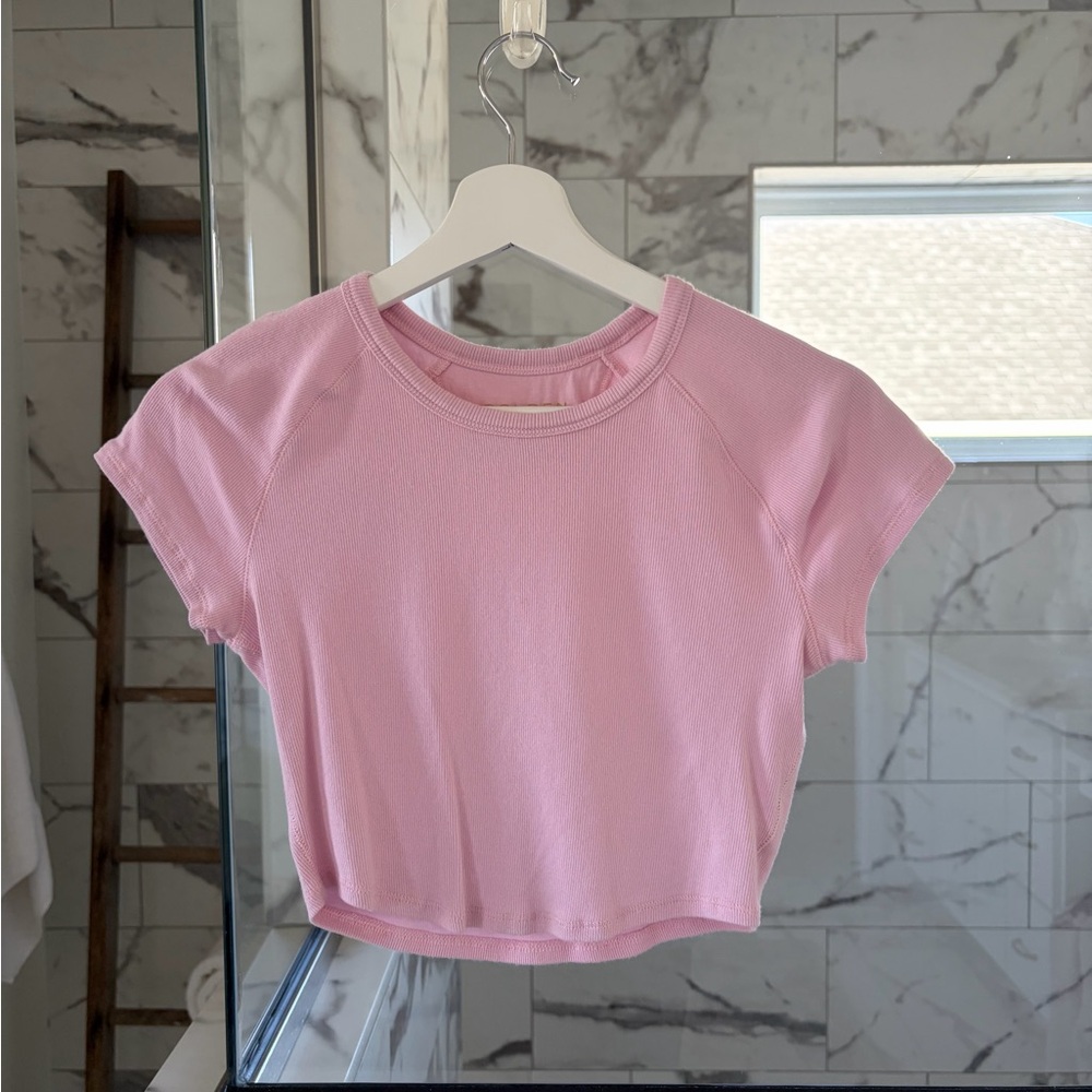 ARITZIA (Golden) Light Pink Crop Top